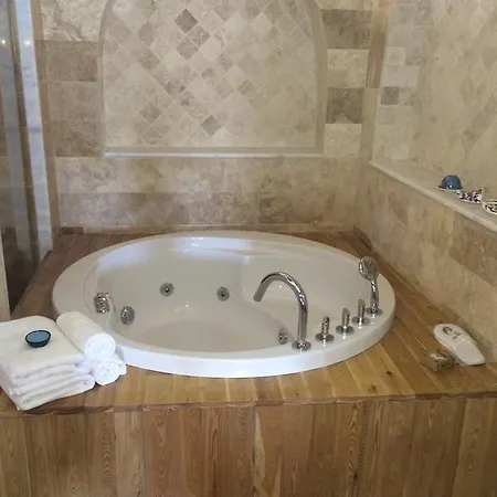 Hotel Suzanas Cave *