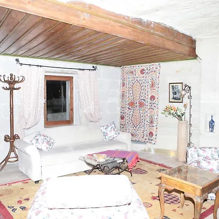 Hotel Suzanas Cave *